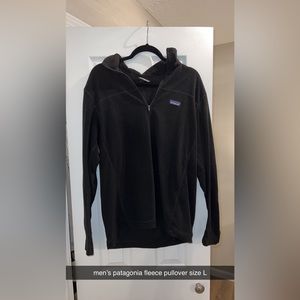 Men’s black Patagonia fleece pullover size L